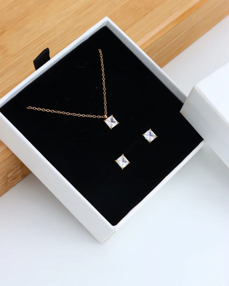 Necklace and earrings set