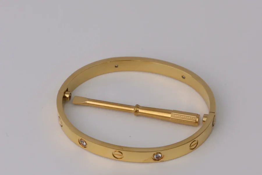 Love-Inspired Gold Bracelet – Classic Screw Motif Design