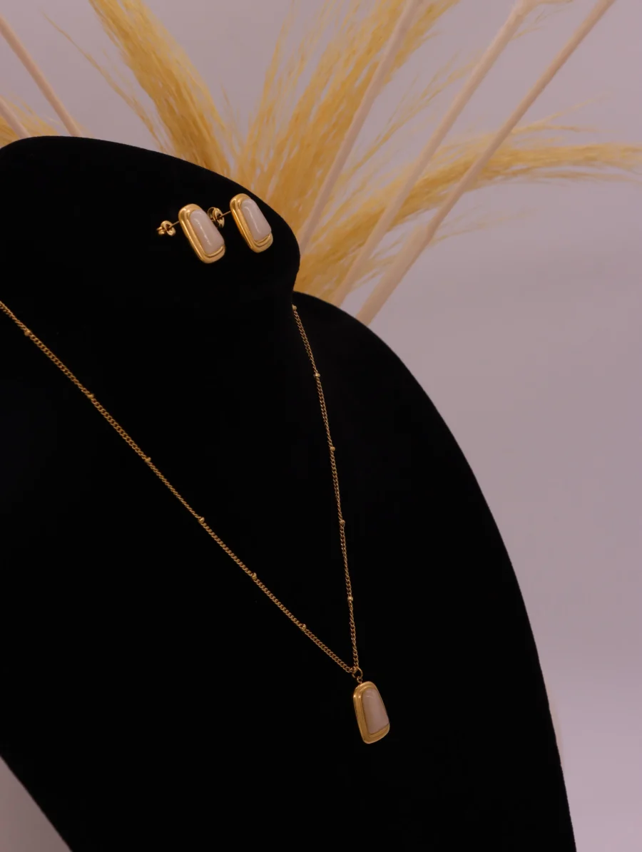 Luminous Petal Gold-Plated Jewelry Set - Image 3