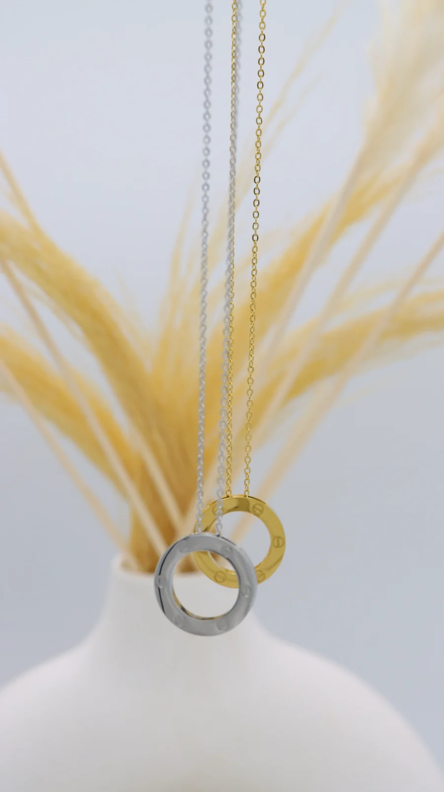 Iconic Circle Pendant Necklace Set