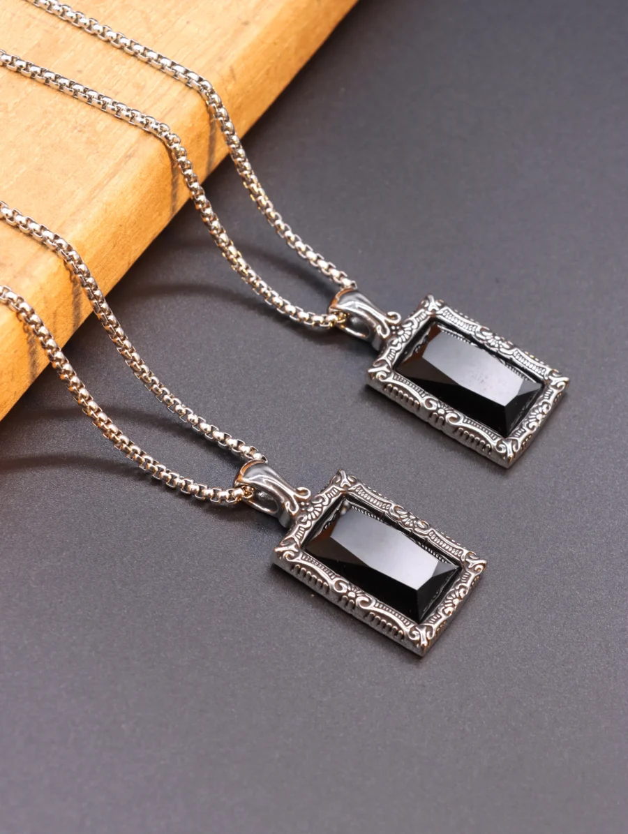 Vintage Onyx Pendant Necklace - Image 4