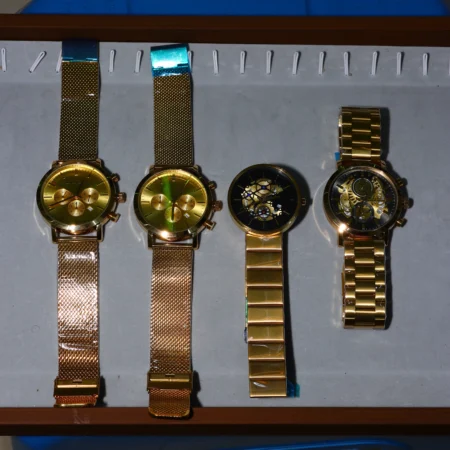 Luxe Classic Gold Watch