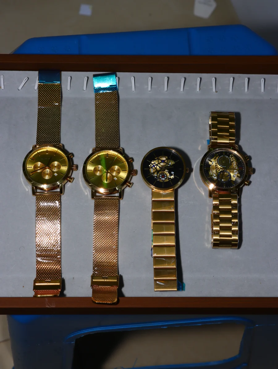 Luxe Classic Gold Watch